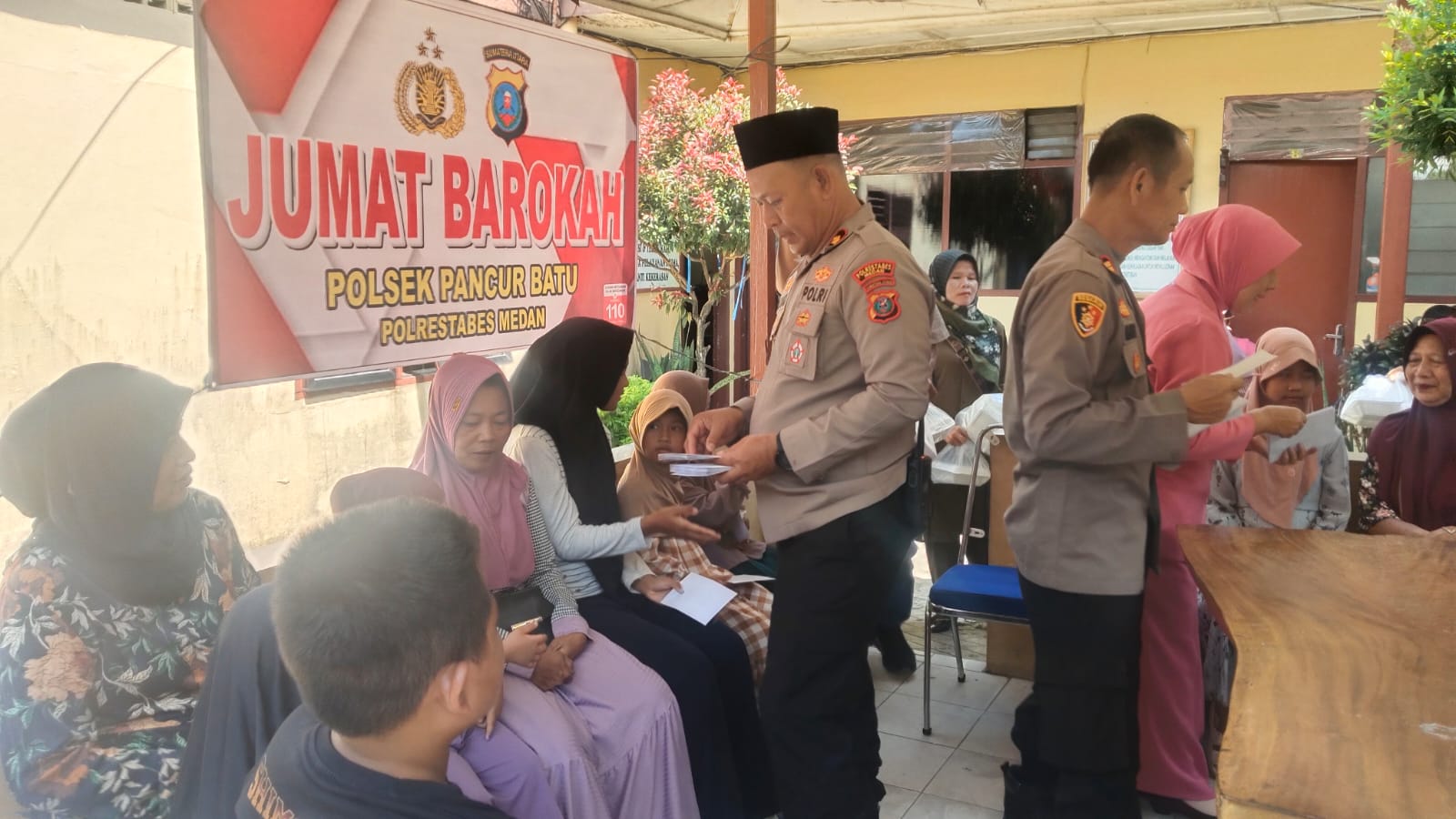 Jumat Barokah Polsek Pancur Batu, Berbagi Kasih dengan Anak Yatim Piatu