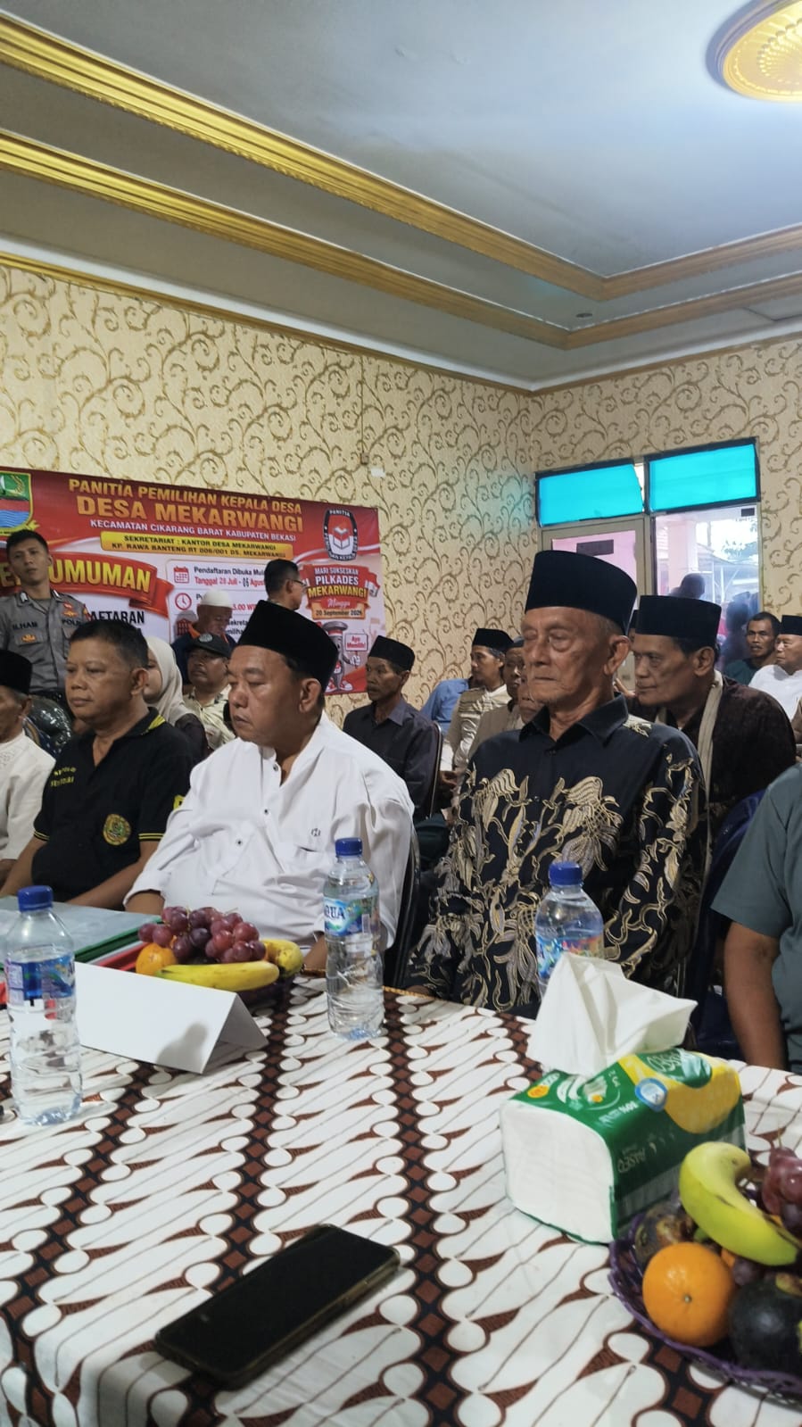 Ratusan Simpatisan dan Keluarga Besar Kawal Subur Rusnandi AMTrD Mendaftar sebagai Bakal Calon Kepala Desa Mekarwangi